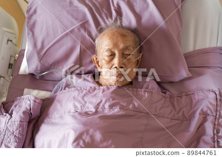 Very old Asian man age between 85 - 90 years old admitted in the hospital, elder man got a critical health problem. Close up at a wrinkled hand old an old man that resting on the bed in hospital 89844761