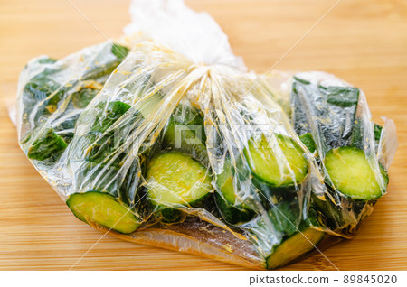 Making pickled cucumbers 89845020