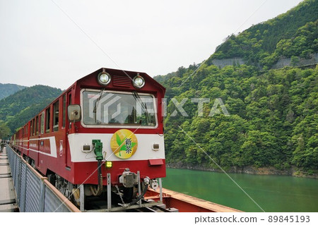 Train departing from Okuoikojo Station Train departing from Okuoikojo Station 89845193