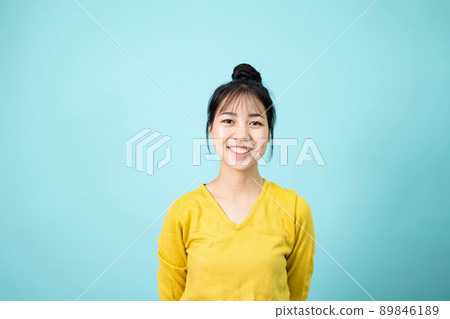 Young Asian woman smile confidently and proud 89846189