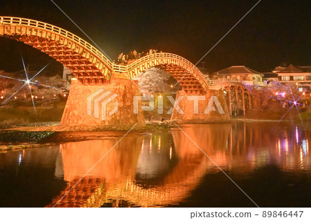 岩國市錦帶橋和櫻花的夜景 岩國市錦帶橋和櫻花的夜景 89846447