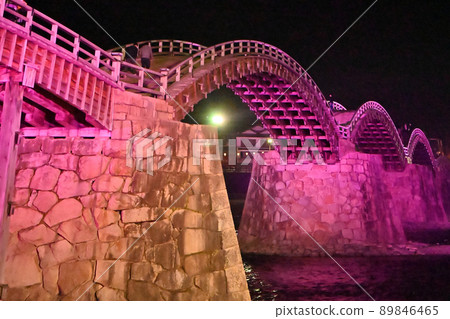 岩國市錦帶橋和櫻花的夜景 89846465