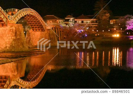 岩國市錦帶橋和櫻花的夜景 岩國市錦帶橋和櫻花的夜景 89846501