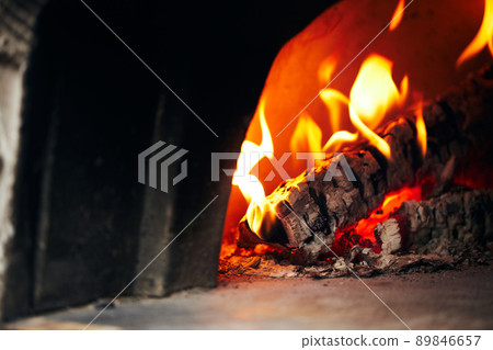 Wood-fired pizza oven with birch logs for... - Stock Photo [89846657] -  PIXTA