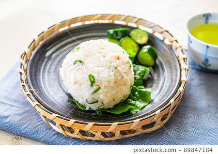飯糰、泡菜和茶 飯糰、泡菜和茶 89847184