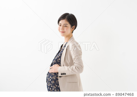 工作媽媽女人白色背景 89847468