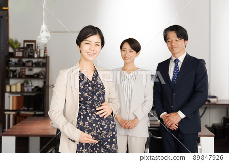 Working pregnant women business scene Working pregnant women business scene 89847926