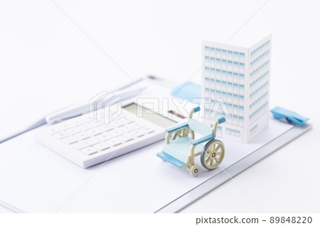 輪椅和醫院 89848220