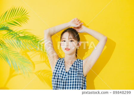 Summer woman yellow background Summer woman yellow background 89848299