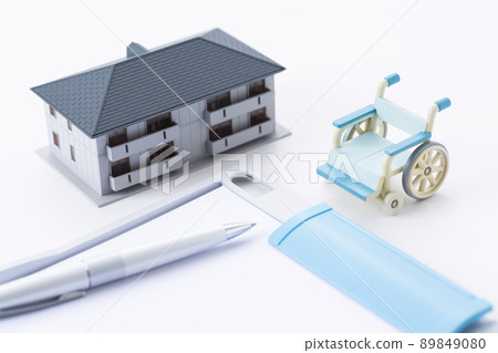 Wheelchairs and long-term care facilities 89849080