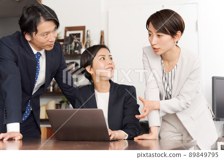 Meeting business scene 89849795