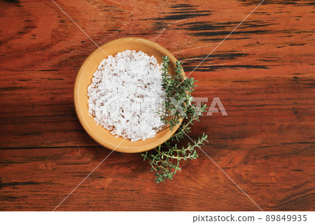 Cooking salt and thyme 89849935
