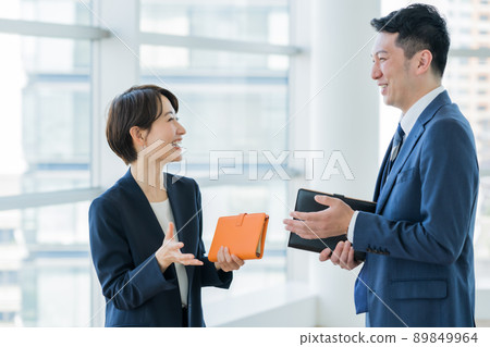 A businessman who gets excited by standing talk 89849964