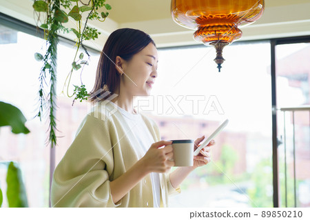 A woman watching a screen of a smartphone 89850210