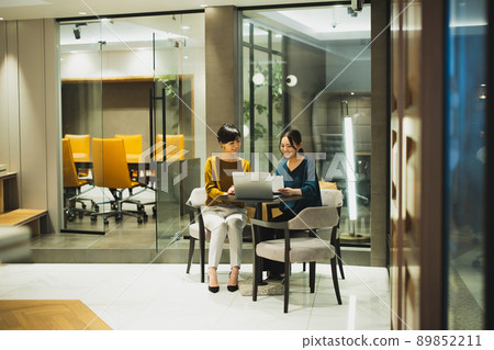 Business office business woman Business office business woman 89852211