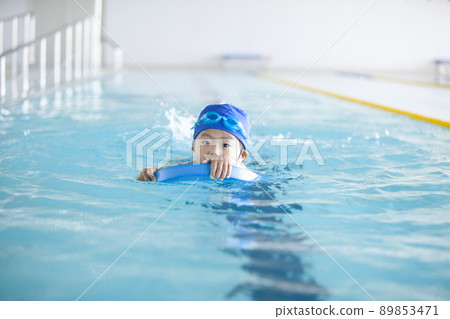 Boy swimming in swimming school Boy swimming in swimming school 89853471