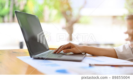 Close-up, Businesswoman typing on notebook keyboard 89855004