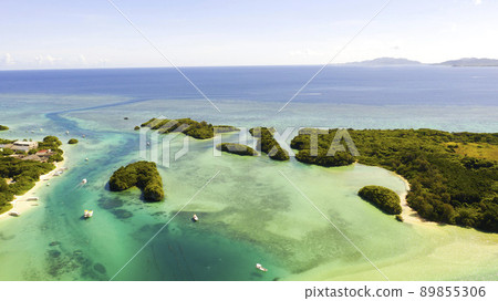 Beautiful sea seen from above Kabira Bay 89855306