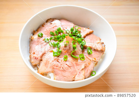 烤豬肉碗 烤豬肉碗 89857520