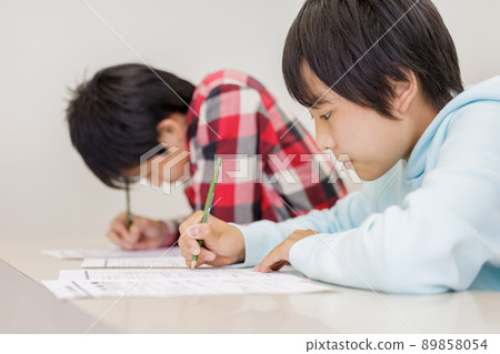 Men's cram school to study with friends 89858054
