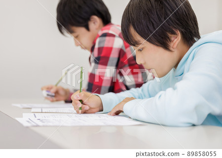 Men's cram school to study with friends 89858055