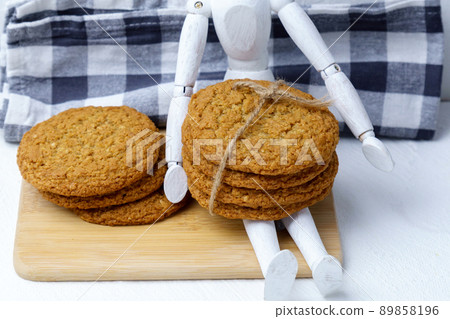 Healthy eating with oatmeal cookies. Homemade bakery. Healthy vegan oat cookies. Healthy eating with oatmeal cookies. Homemade bakery. Healthy vegan oat cookies. 89858196