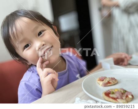 A girl who eats a snack 89859215