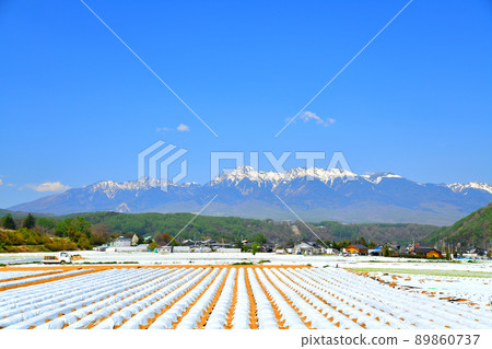 Looking toward Yatsugatake from Kawakami Village (Kawakami Village, Nagano Prefecture) [2022.5] 89860737