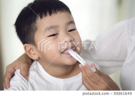 Mother test covid19 for her son with saliva ATK at they home Mother test covid19 for her son with saliva ATK at they home 89861649