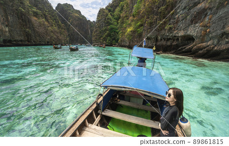Beautiful women relax on the boat in Beautiful sea and blue sky at Phi phi island 89861815