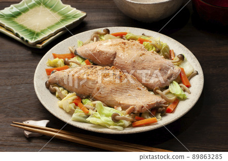 陳陳燒秋鮭魚 陳陳燒秋鮭魚 89863285