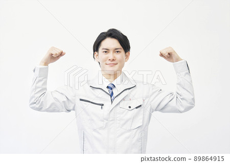 工人二頭肌白色背景 89864915