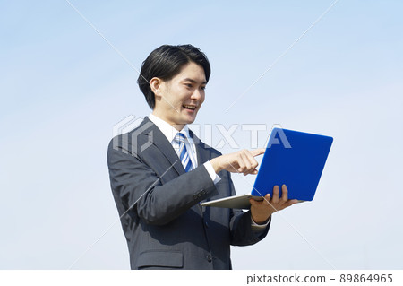 Businessman laptop outdoors Businessman laptop outdoors 89864965