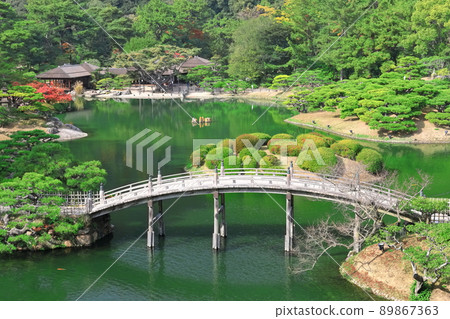 [Kagawa Prefecture] Engetsu Bridge and Kikugetsutei in Ritsurin Garden 89867363