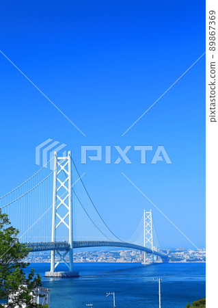 [兵庫縣]晴空下的明石海峽大橋 89867369