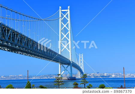 [兵庫縣]晴空下的明石海峽大橋 89867370