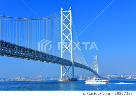 [Hyogo Prefecture] Akashi Kaikyo Bridge under clear skies 89867385