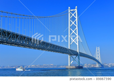 [Hyogo Prefecture] Akashi Kaikyo Bridge under clear skies 89867390