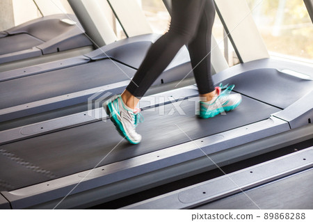Closeup legs incognito runner on racetrack. Studio shot Closeup legs incognito runner on racetrack. Studio shot 89868288