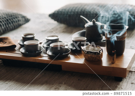 Preparing for a tea ceremony with a large company 89871515
