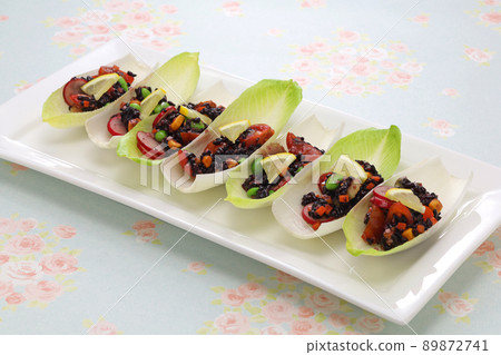 Black rice salad 89872741