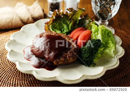 Hamburger steak and demiglace sauce 89872920