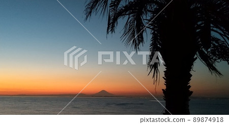 富士山在夕陽下 89874918