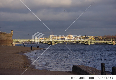 Trinity bridge and the Neva river in Saint Petersburg. Trinity bridge and the Neva river in Saint Petersburg. 89875835
