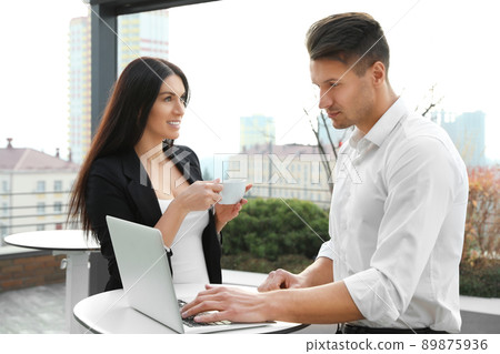 Business people with laptop in outdoor cafe. Corporate blog 89875936