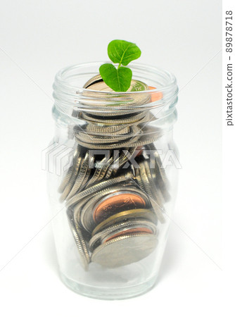 從收集的硬幣中綻放的希望之芽 89878718