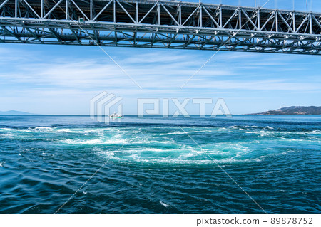 Naruto Strait where Onaruto Bridge and Uzushio swirl in Minamiawaji City, Hyogo Prefecture 89878752