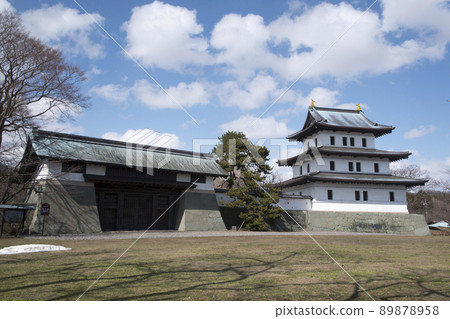 Matsumae Castle: The existing Honmaru gate and the restored castle tower 89878958