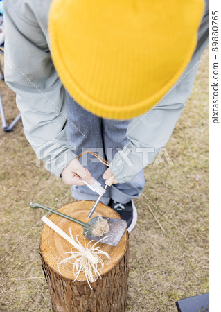 Elementary school students who light a fire with a fire starter Elementary school students who light a fire with a fire starter 89880765