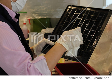 Work scenery to clean every detail for the year-end general cleaning 89881866